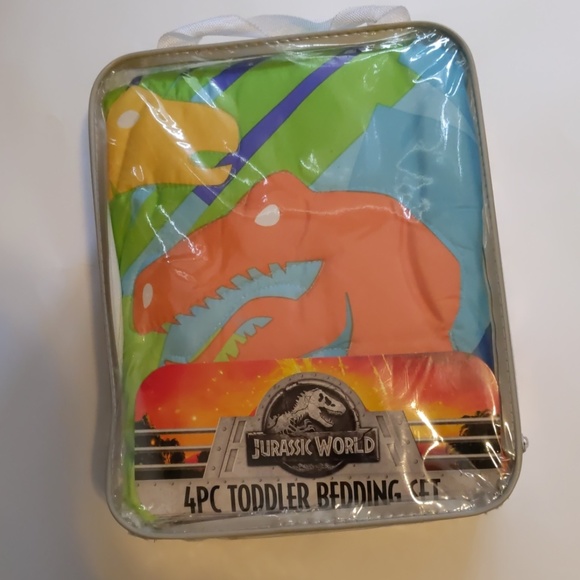 Jurassic world 4 piece toddler bedding set - Picture 3 of 3